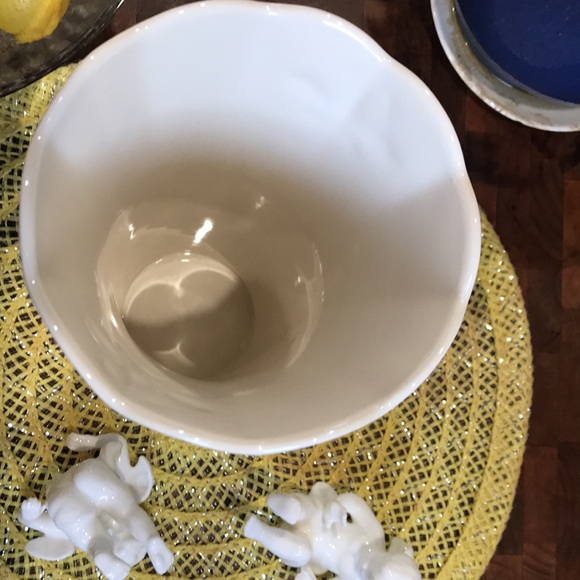 Lenox Holiday Holly Berries 9.1 Vase with Gold Trim in Original Box. - Picture 3 of 8